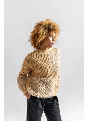 Fireplace collar sweater in wool blend with bouclé