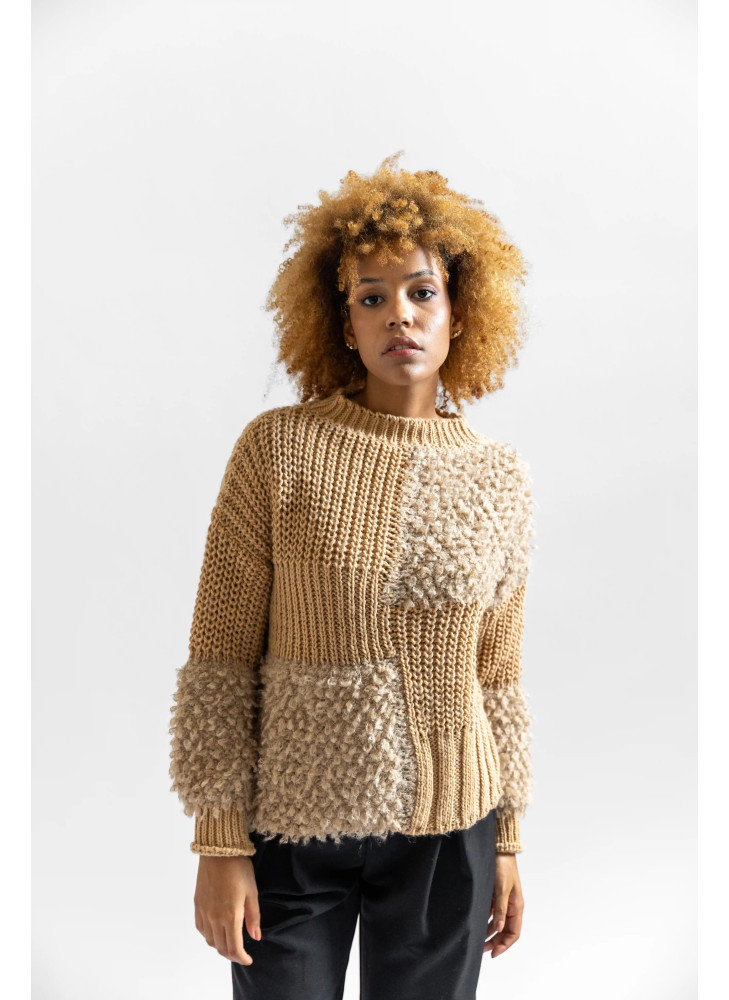 Fireplace collar sweater in wool blend with bouclé