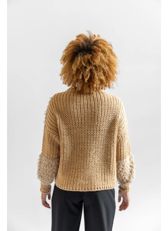 Fireplace collar sweater in wool blend with bouclé