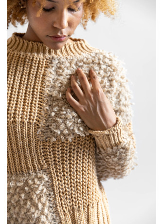 Fireplace collar sweater in wool blend with bouclé