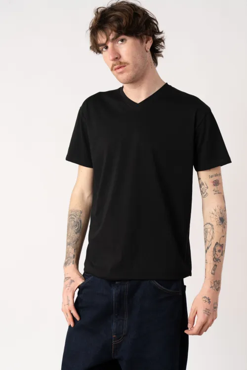 Basic V-neck united black