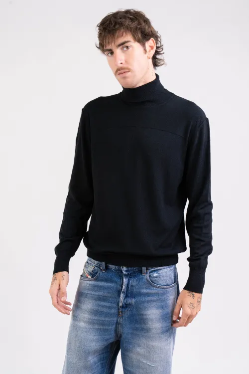 Maglia collo alto in modal...