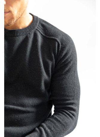 Crew-neck sweater with saddle sleeve and external stitching for men