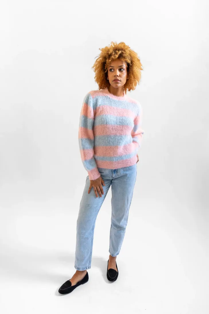 Maglia girocollo a righe in kid mohair garzato cammello-panna