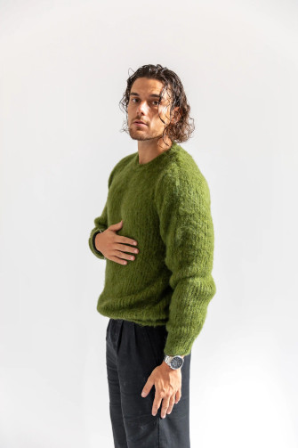 Solid color crew-neck sweater in brushed kid mohair green