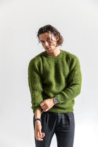 Solid color crew-neck sweater in brushed kid mohair green