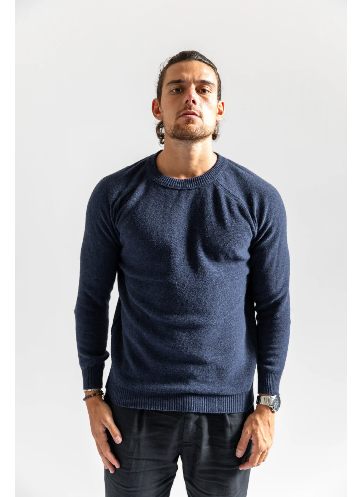 Crew-neck sweater with saddle sleeve and external stitching for men